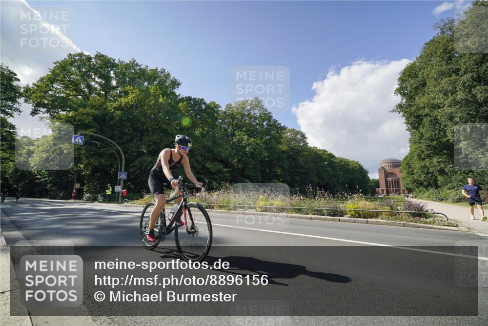 14.09.2025 - Stadtparktriathlon Michael Burmester http://msf.ph/oto/8896156 14.09.2025 13:35:04 Radfahren 1436, 1493, 1534 meine-sportfotos.de
