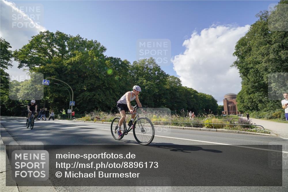 14.09.2025 - Stadtparktriathlon Michael Burmester http://msf.ph/oto/8896173 14.09.2025 13:35:47 Radfahren 1431, 1453, 1473, 1501 meine-sportfotos.de