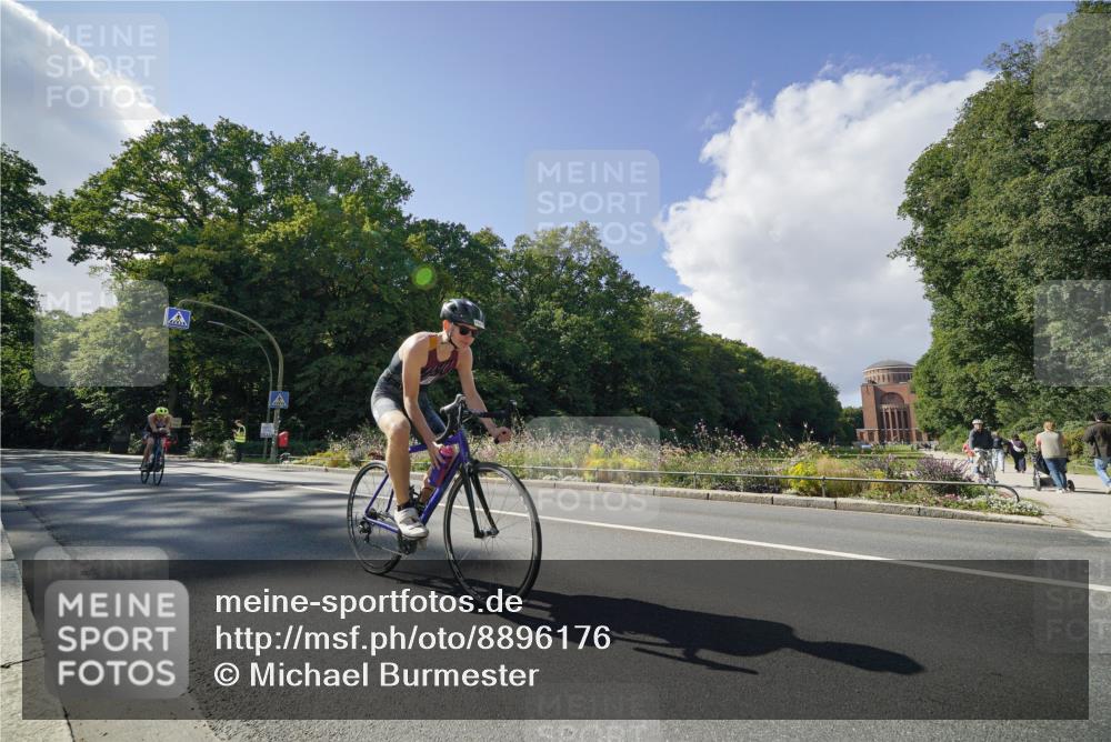 14.09.2025 - Stadtparktriathlon Michael Burmester http://msf.ph/oto/8896176 14.09.2025 13:36:11 Radfahren 1547, 1552 meine-sportfotos.de