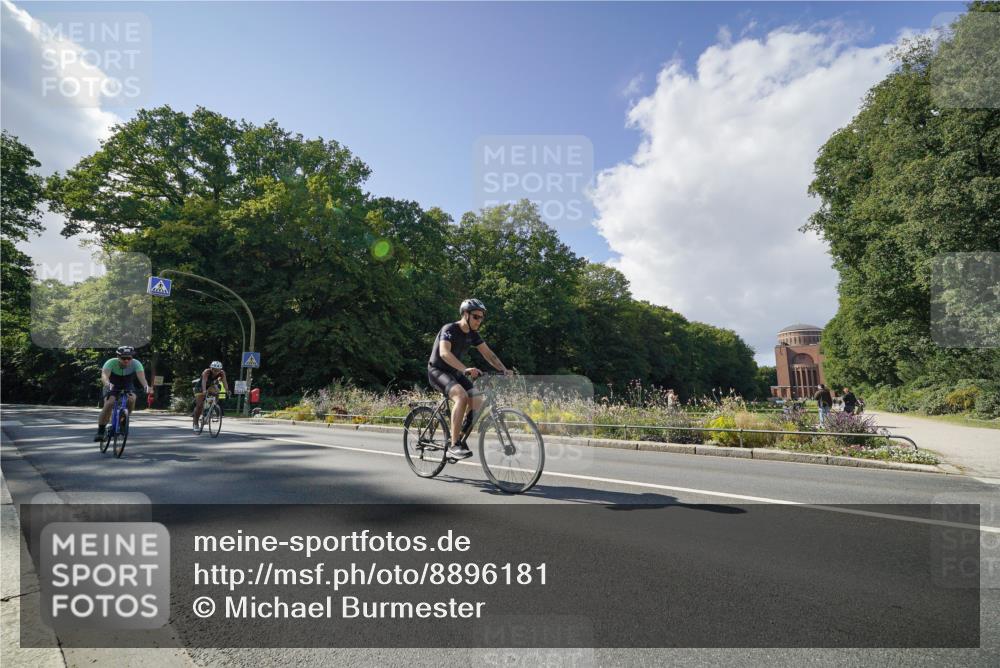 14.09.2025 - Stadtparktriathlon Michael Burmester http://msf.ph/oto/8896181 14.09.2025 13:36:37 Radfahren 1476, 1508, 1525, 1549 meine-sportfotos.de