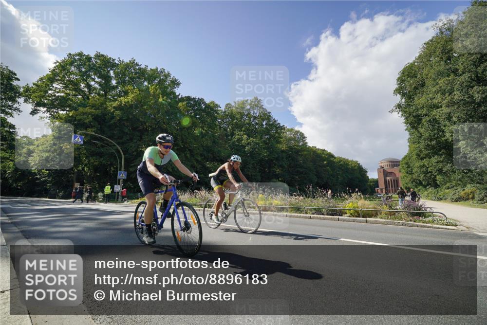 14.09.2025 - Stadtparktriathlon Michael Burmester http://msf.ph/oto/8896183 14.09.2025 13:36:38 Radfahren 1476, 1508, 1525 meine-sportfotos.de