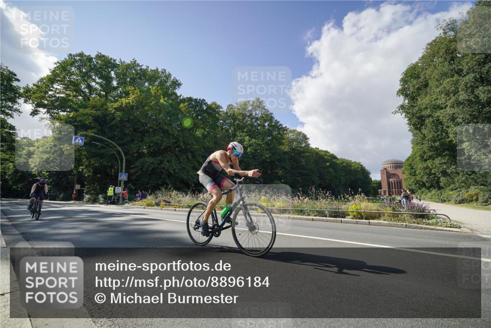 14.09.2025 - Stadtparktriathlon Michael Burmester http://msf.ph/oto/8896184 14.09.2025 13:36:53 Radfahren 1323, 1530, 1548 meine-sportfotos.de