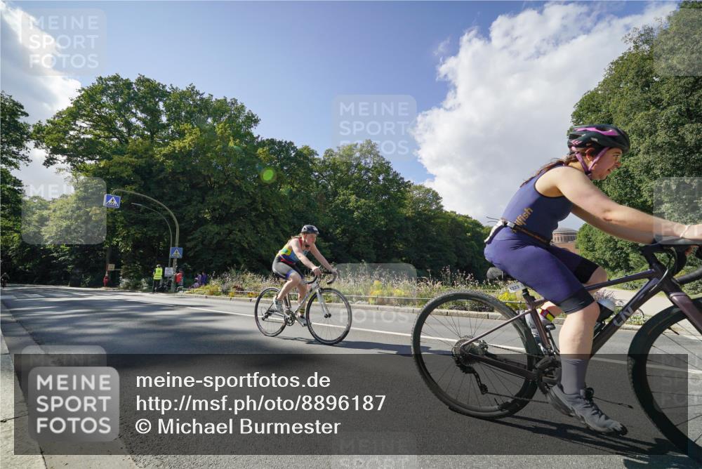 14.09.2025 - Stadtparktriathlon Michael Burmester http://msf.ph/oto/8896187 14.09.2025 13:36:55 Radfahren 1323, 1530, 1548, 1582 meine-sportfotos.de