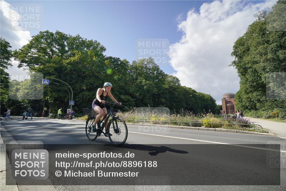 14.09.2025 - Stadtparktriathlon Michael Burmester http://msf.ph/oto/8896188 14.09.2025 13:37:02 Radfahren 1573, 1582 meine-sportfotos.de