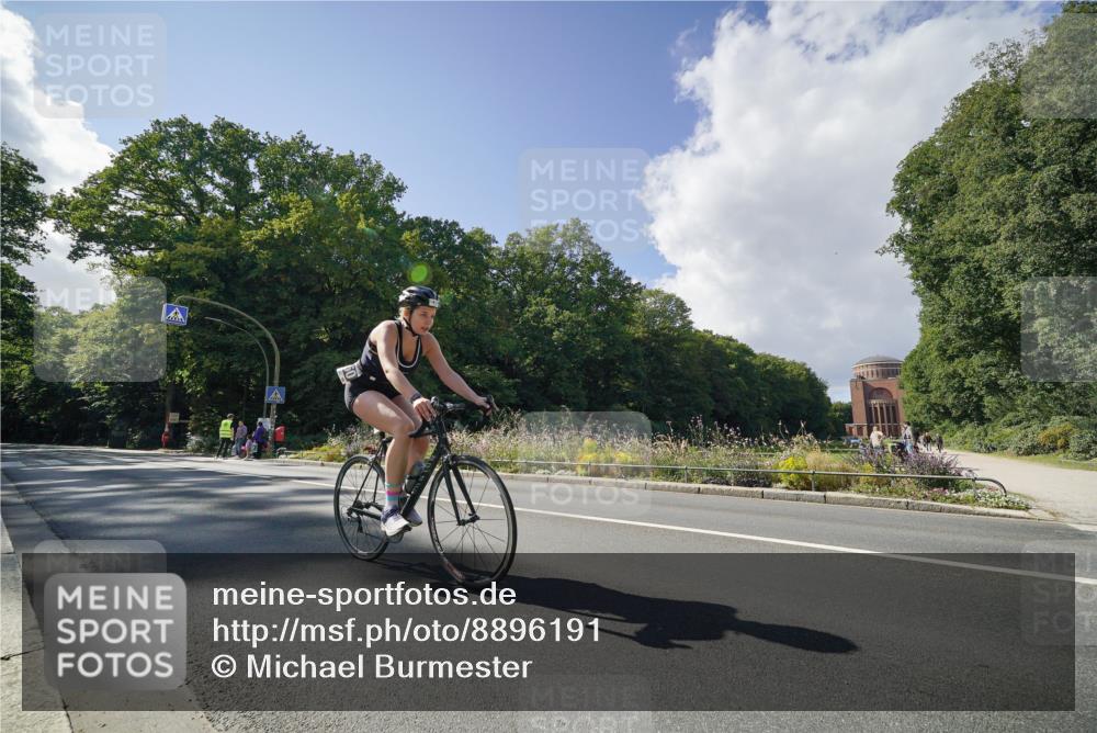 14.09.2025 - Stadtparktriathlon Michael Burmester http://msf.ph/oto/8896191 14.09.2025 13:37:22 Radfahren 1450 meine-sportfotos.de