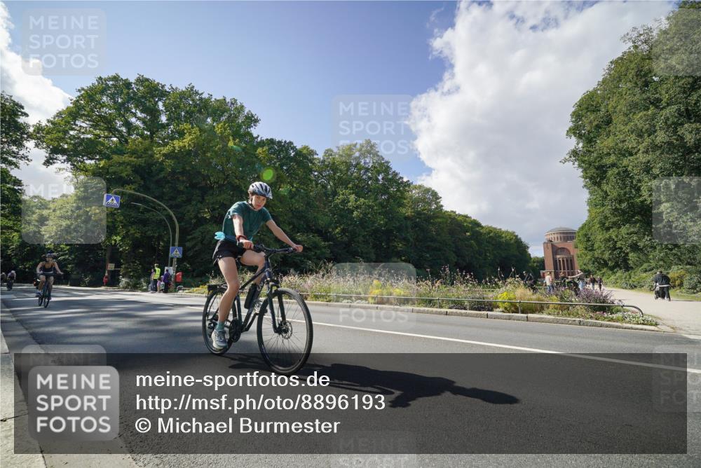 14.09.2025 - Stadtparktriathlon Michael Burmester http://msf.ph/oto/8896193 14.09.2025 13:37:31 Radfahren 1438, 1439, 1543, 1545, 1551 meine-sportfotos.de