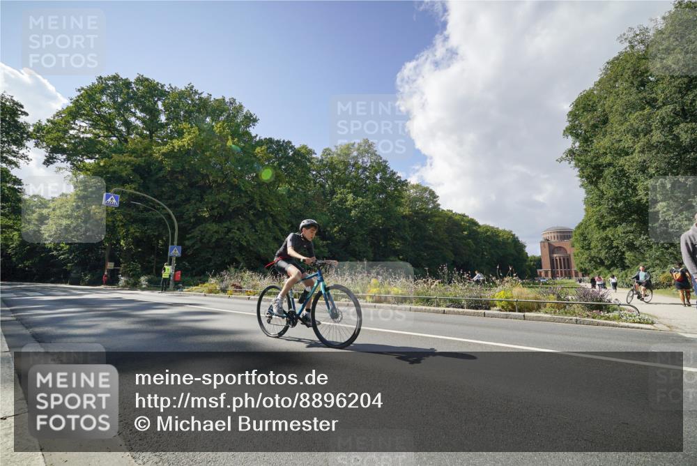 14.09.2025 - Stadtparktriathlon Michael Burmester http://msf.ph/oto/8896204 14.09.2025 13:38:28 Radfahren 1601 meine-sportfotos.de