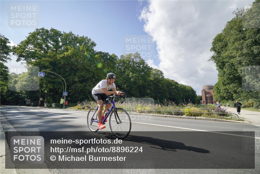 14.09.2025 - Stadtparktriathlon Michael Burmester http://msf.ph/oto/8896224 14.09.2025 13:40:29 Radfahren 1544, 1561 meine-sportfotos.de