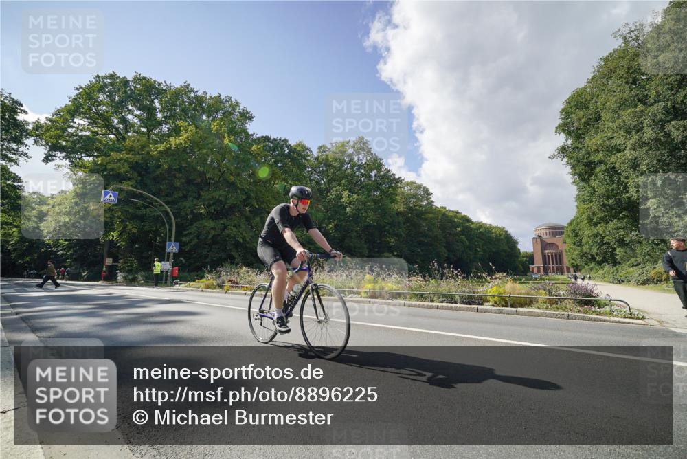 14.09.2025 - Stadtparktriathlon Michael Burmester http://msf.ph/oto/8896225 14.09.2025 13:40:36 Radfahren 1544 meine-sportfotos.de
