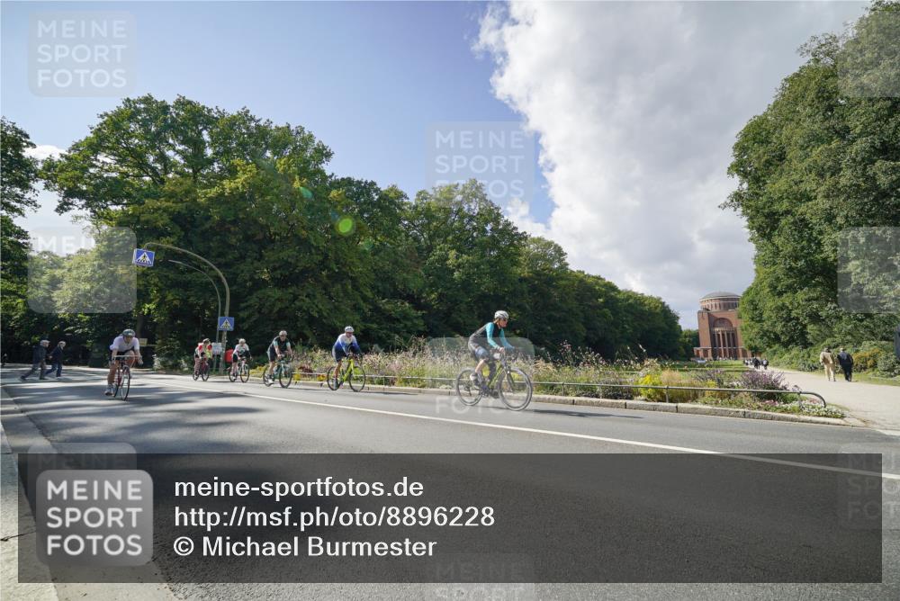 14.09.2025 - Stadtparktriathlon Michael Burmester http://msf.ph/oto/8896228 14.09.2025 13:40:46 Radfahren 1523, 1526 meine-sportfotos.de
