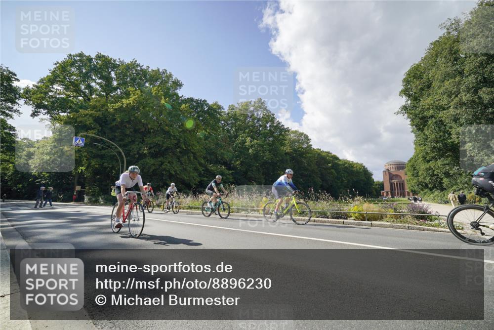 14.09.2025 - Stadtparktriathlon Michael Burmester http://msf.ph/oto/8896230 14.09.2025 13:40:47 Radfahren 1523, 1526 meine-sportfotos.de