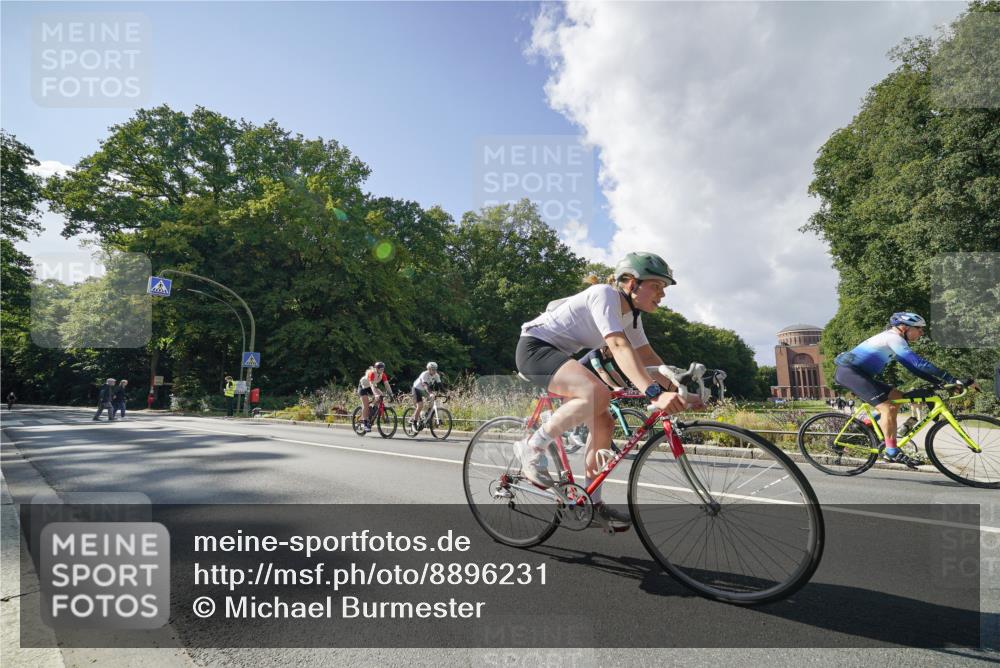 14.09.2025 - Stadtparktriathlon Michael Burmester http://msf.ph/oto/8896231 14.09.2025 13:40:48 Radfahren 1523, 1526 meine-sportfotos.de