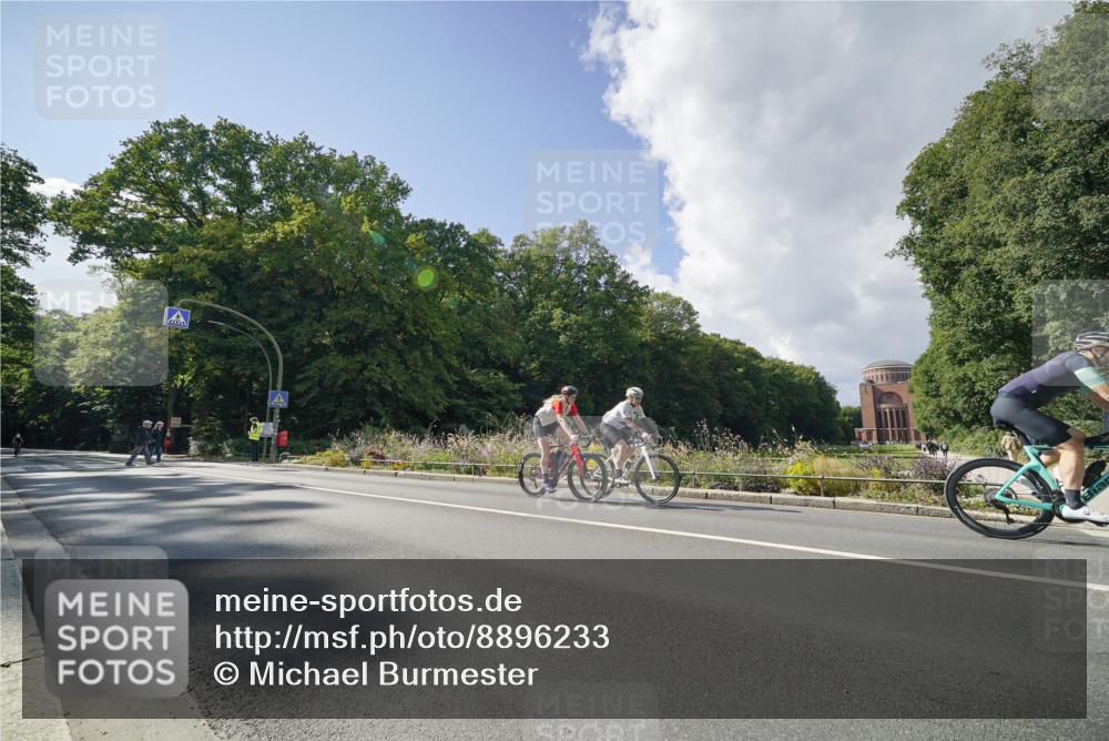 14.09.2025 - Stadtparktriathlon Michael Burmester http://msf.ph/oto/8896233 14.09.2025 13:40:48 Radfahren 1523, 1526 meine-sportfotos.de