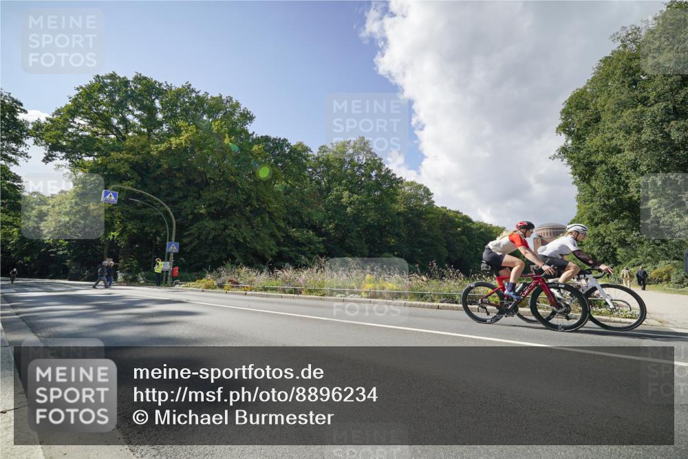 14.09.2025 - Stadtparktriathlon Michael Burmester http://msf.ph/oto/8896234 14.09.2025 13:40:49 Radfahren 1523, 1526 meine-sportfotos.de