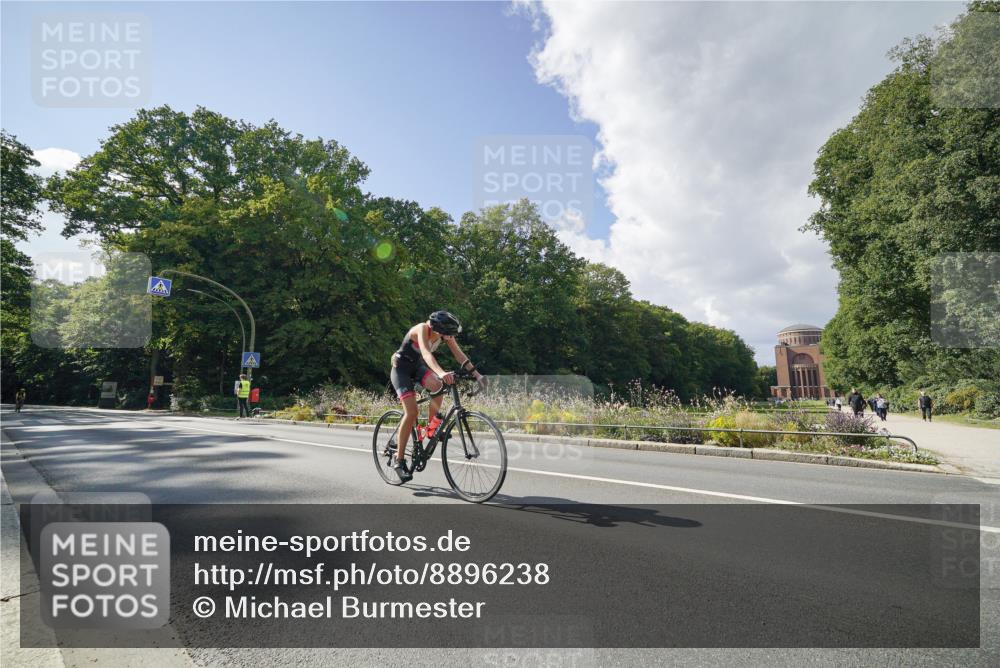 14.09.2025 - Stadtparktriathlon Michael Burmester http://msf.ph/oto/8896238 14.09.2025 13:41:22 Radfahren 1531, 1535, 1538 meine-sportfotos.de