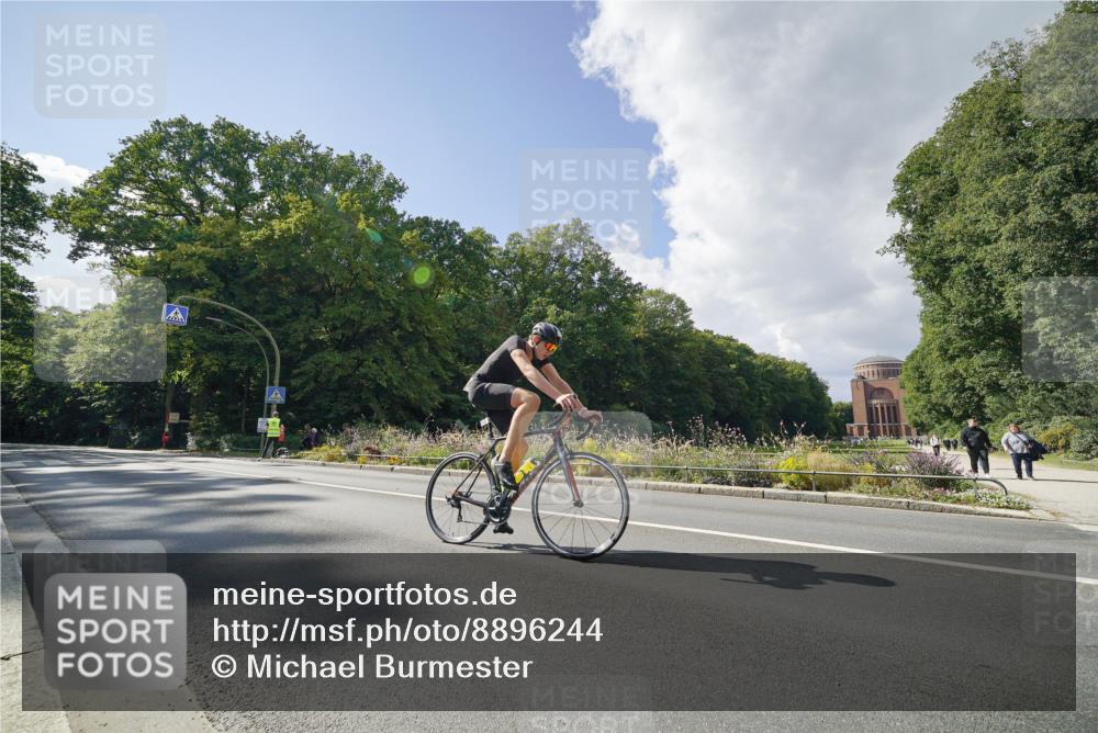 14.09.2025 - Stadtparktriathlon Michael Burmester http://msf.ph/oto/8896244 14.09.2025 13:41:37 Radfahren 1422, 1558 meine-sportfotos.de