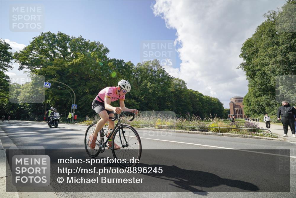 14.09.2025 - Stadtparktriathlon Michael Burmester http://msf.ph/oto/8896245 14.09.2025 13:41:55 Radfahren 1537, 1556, 1557 meine-sportfotos.de