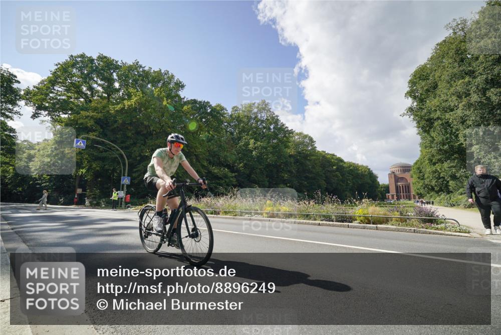 14.09.2025 - Stadtparktriathlon Michael Burmester http://msf.ph/oto/8896249 14.09.2025 13:42:01 Radfahren 1537, 1557 meine-sportfotos.de