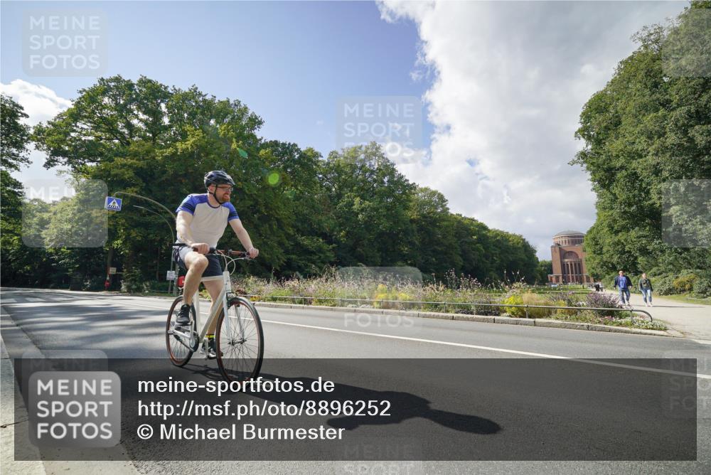 14.09.2025 - Stadtparktriathlon Michael Burmester http://msf.ph/oto/8896252 14.09.2025 13:42:58 Radfahren 1475 meine-sportfotos.de