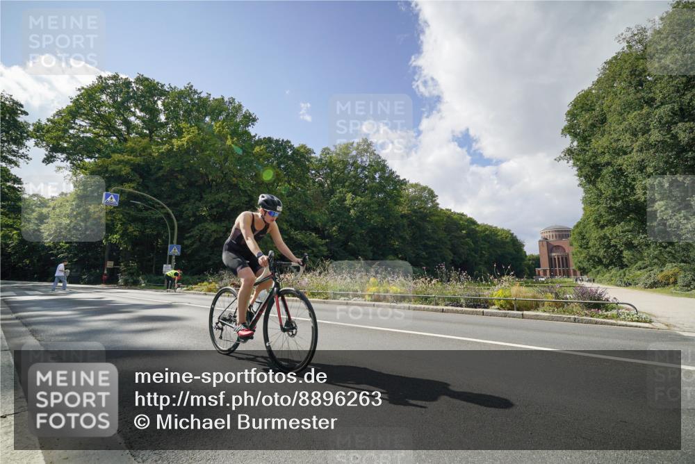 14.09.2025 - Stadtparktriathlon Michael Burmester http://msf.ph/oto/8896263 14.09.2025 13:44:02 Radfahren 1534 meine-sportfotos.de