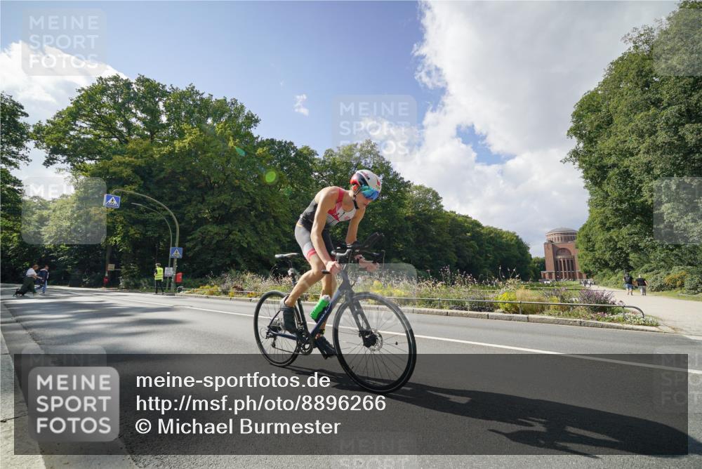 14.09.2025 - Stadtparktriathlon Michael Burmester http://msf.ph/oto/8896266 14.09.2025 13:44:21 Radfahren 1525, 1548 meine-sportfotos.de
