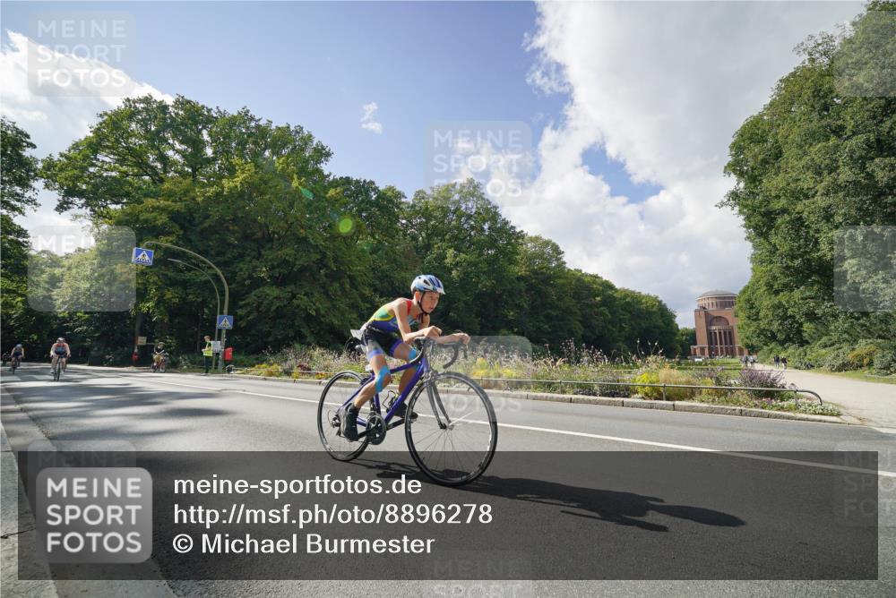 14.09.2025 - Stadtparktriathlon Michael Burmester http://msf.ph/oto/8896278 14.09.2025 13:44:46 Radfahren 1530, 1650, 1656, 1678, 1681 meine-sportfotos.de
