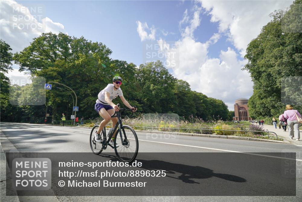 14.09.2025 - Stadtparktriathlon Michael Burmester http://msf.ph/oto/8896325 14.09.2025 13:46:41 Radfahren 1554 meine-sportfotos.de