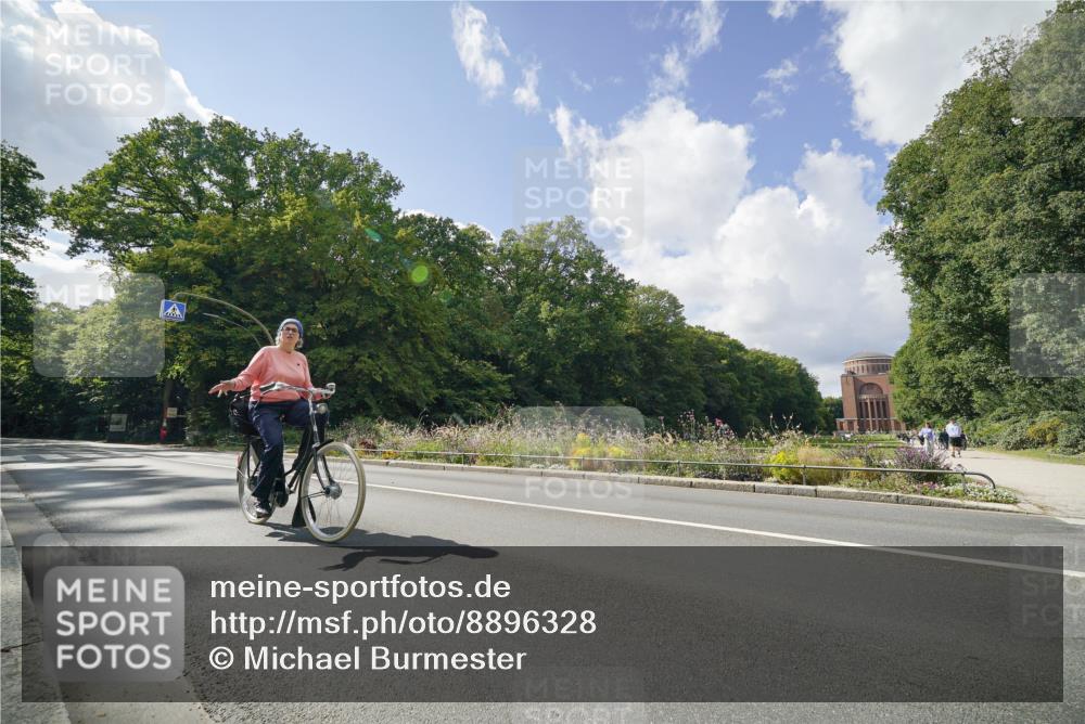 14.09.2025 - Stadtparktriathlon Michael Burmester http://msf.ph/oto/8896328 14.09.2025 13:47:23 Radfahren  meine-sportfotos.de