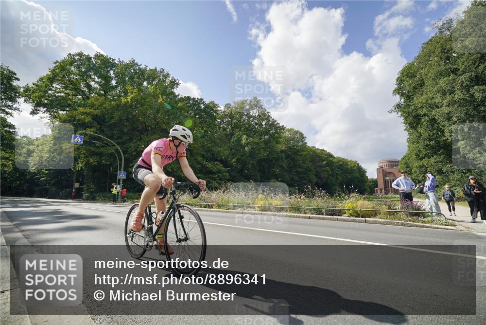 14.09.2025 - Stadtparktriathlon Michael Burmester http://msf.ph/oto/8896341 14.09.2025 13:49:02 Radfahren 1556 meine-sportfotos.de