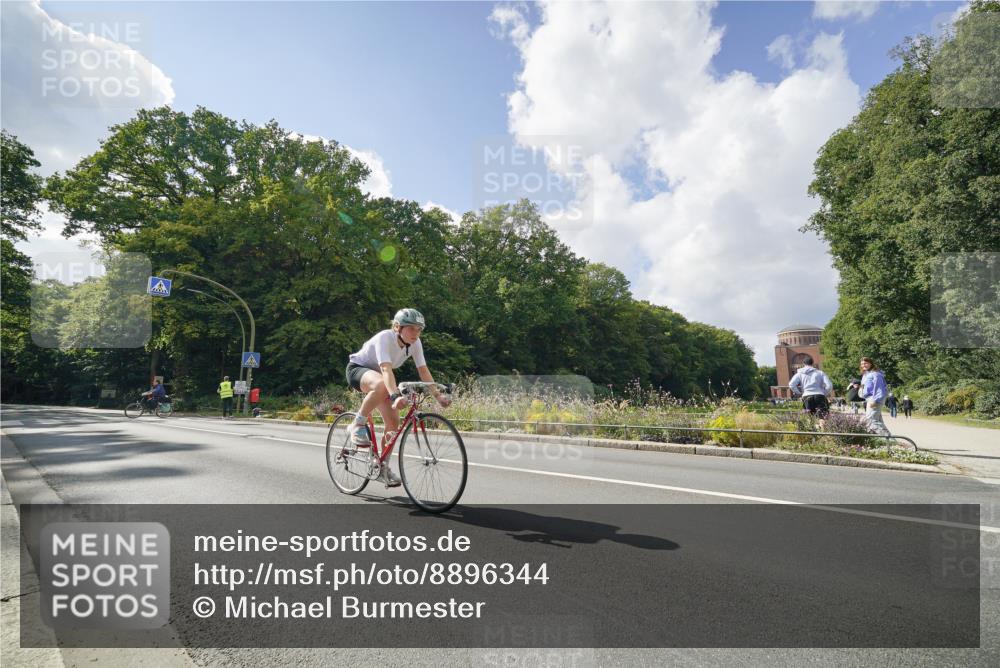 14.09.2025 - Stadtparktriathlon Michael Burmester http://msf.ph/oto/8896344 14.09.2025 13:49:40 Radfahren 1523 meine-sportfotos.de