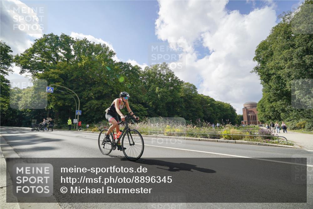 14.09.2025 - Stadtparktriathlon Michael Burmester http://msf.ph/oto/8896345 14.09.2025 13:50:13 Radfahren 1531 meine-sportfotos.de
