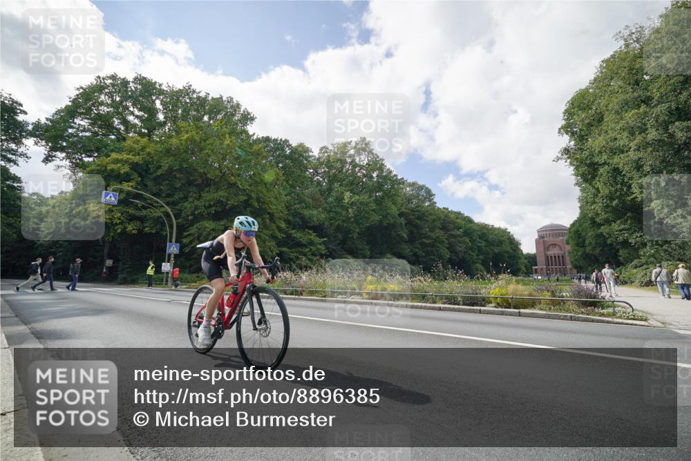 14.09.2025 - Stadtparktriathlon Michael Burmester http://msf.ph/oto/8896385 14.09.2025 13:53:54 Radfahren 1645 meine-sportfotos.de