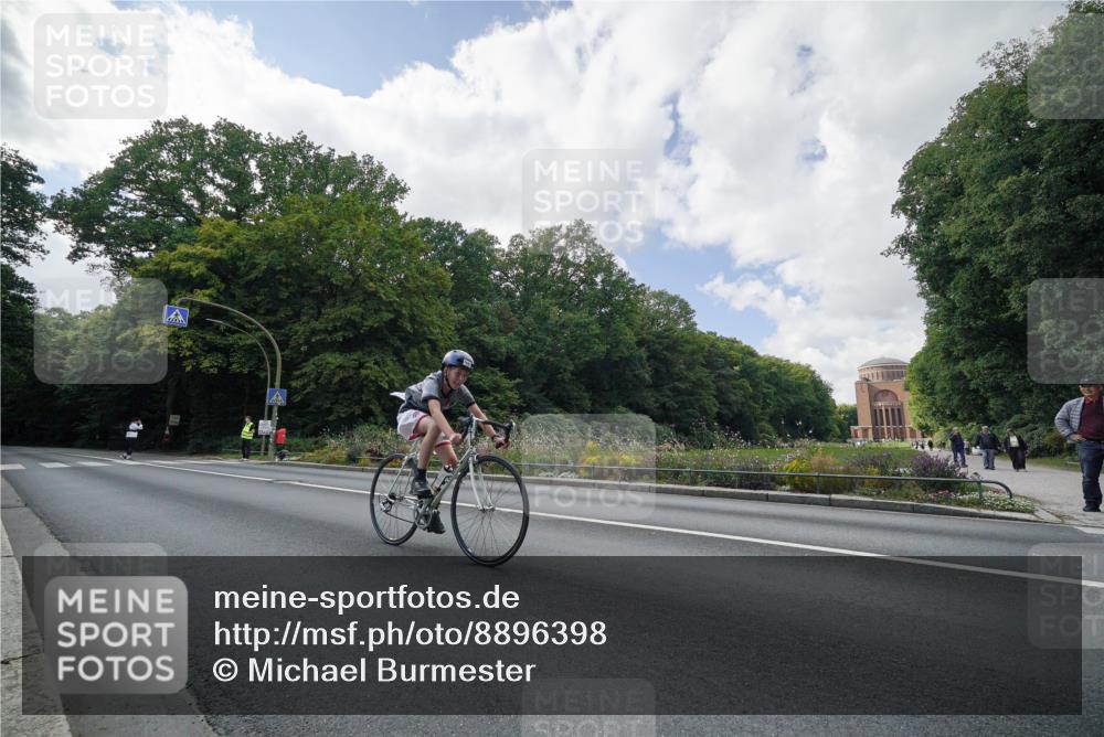 14.09.2025 - Stadtparktriathlon Michael Burmester http://msf.ph/oto/8896398 14.09.2025 13:54:33 Radfahren 1624, 1628, 1683, 1688 meine-sportfotos.de