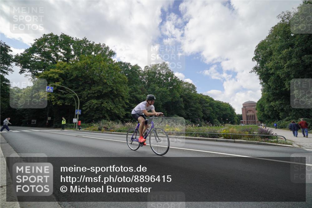 14.09.2025 - Stadtparktriathlon Michael Burmester http://msf.ph/oto/8896415 14.09.2025 13:56:44 Radfahren 1561 meine-sportfotos.de