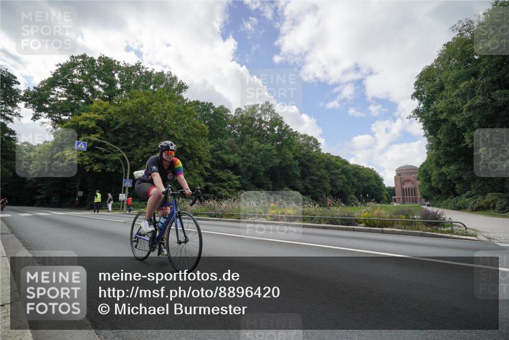 14.09.2025 - Stadtparktriathlon Michael Burmester http://msf.ph/oto/8896420 14.09.2025 13:58:25 Radfahren 1528, 1539 meine-sportfotos.de