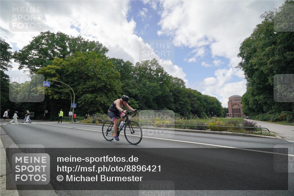 14.09.2025 - Stadtparktriathlon Michael Burmester http://msf.ph/oto/8896421 14.09.2025 13:58:30 Radfahren 1528, 1539 meine-sportfotos.de