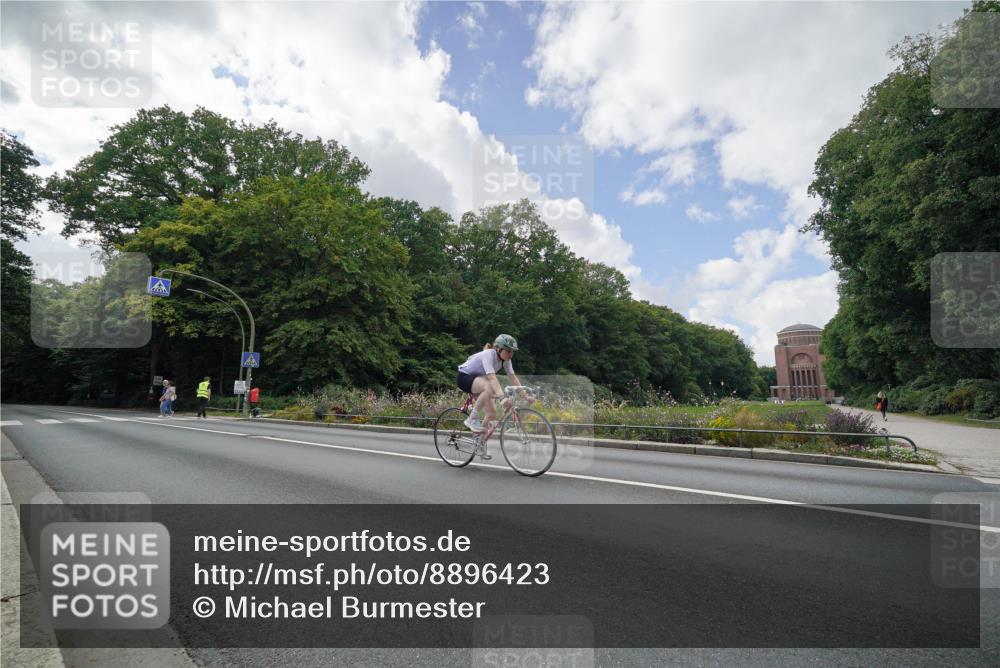 14.09.2025 - Stadtparktriathlon Michael Burmester http://msf.ph/oto/8896423 14.09.2025 13:58:50 Radfahren 1523 meine-sportfotos.de