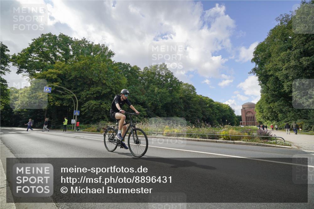 14.09.2025 - Stadtparktriathlon Michael Burmester http://msf.ph/oto/8896431 14.09.2025 14:05:32 Radfahren 1549 meine-sportfotos.de