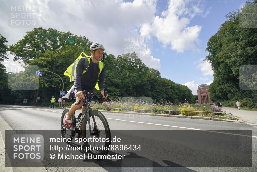 14.09.2025 - Stadtparktriathlon Michael Burmester http://msf.ph/oto/8896434 14.09.2025 14:06:50 Radfahren  meine-sportfotos.de