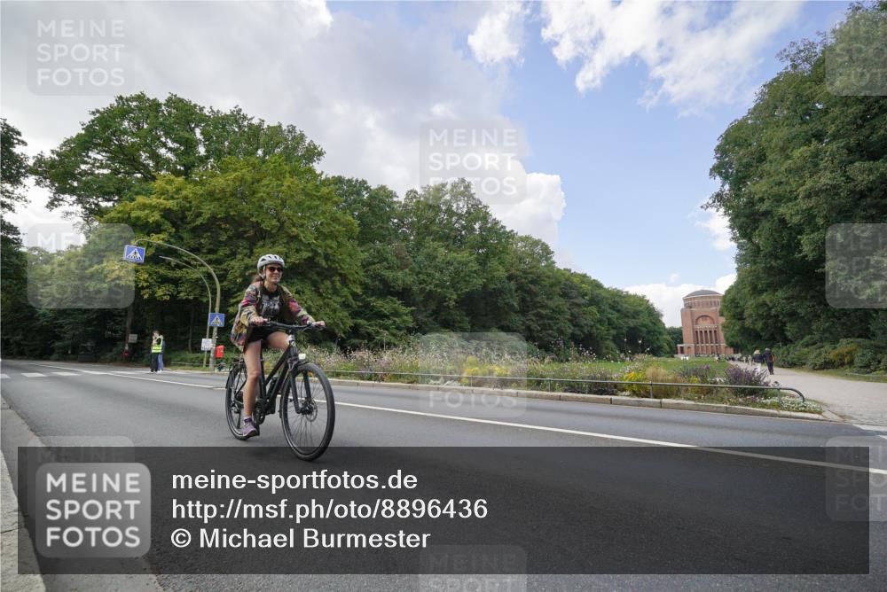 14.09.2025 - Stadtparktriathlon Michael Burmester http://msf.ph/oto/8896436 14.09.2025 14:08:06 Radfahren 1422 meine-sportfotos.de