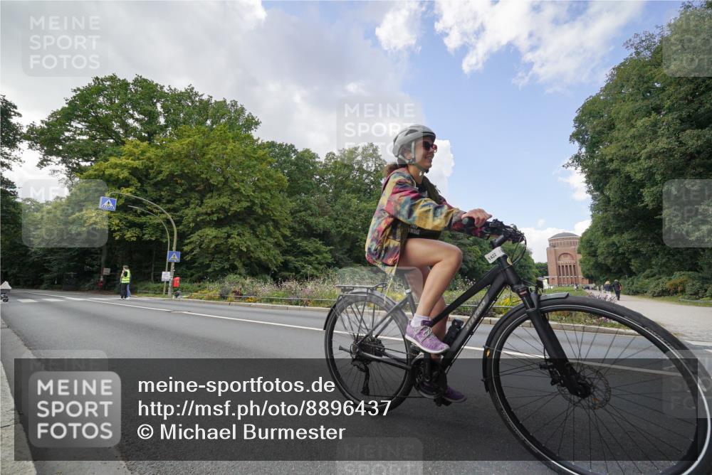 14.09.2025 - Stadtparktriathlon Michael Burmester http://msf.ph/oto/8896437 14.09.2025 14:08:06 Radfahren 1422 meine-sportfotos.de