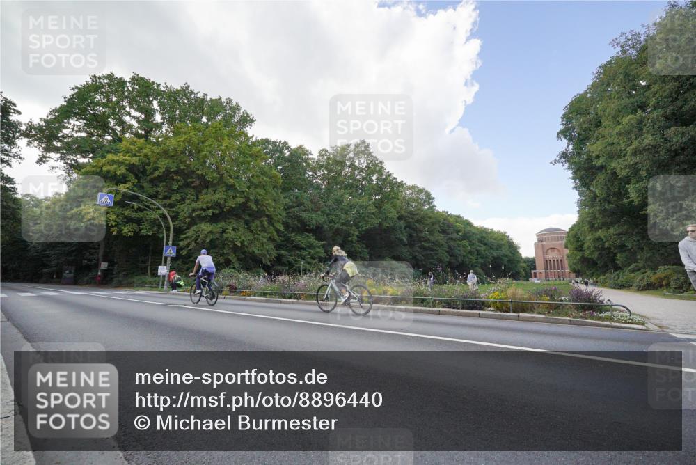14.09.2025 - Stadtparktriathlon Michael Burmester http://msf.ph/oto/8896440 14.09.2025 14:11:52 Radfahren  meine-sportfotos.de