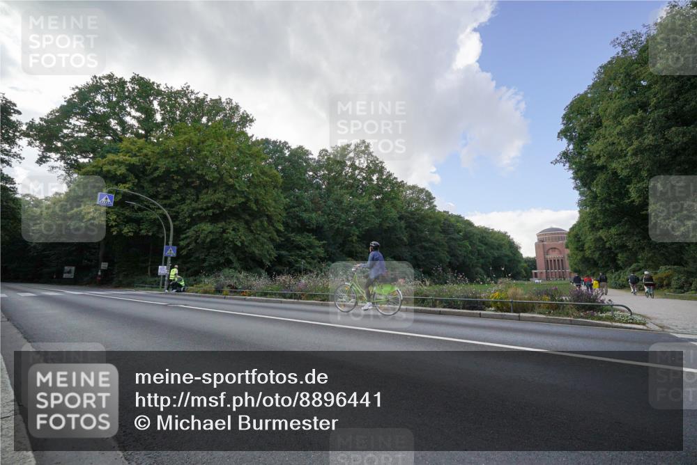 14.09.2025 - Stadtparktriathlon Michael Burmester http://msf.ph/oto/8896441 14.09.2025 14:13:53 Radfahren  meine-sportfotos.de