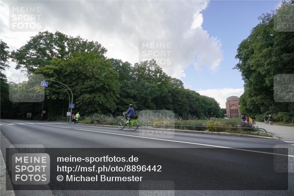 14.09.2025 - Stadtparktriathlon Michael Burmester http://msf.ph/oto/8896442 14.09.2025 14:13:54 Radfahren  meine-sportfotos.de