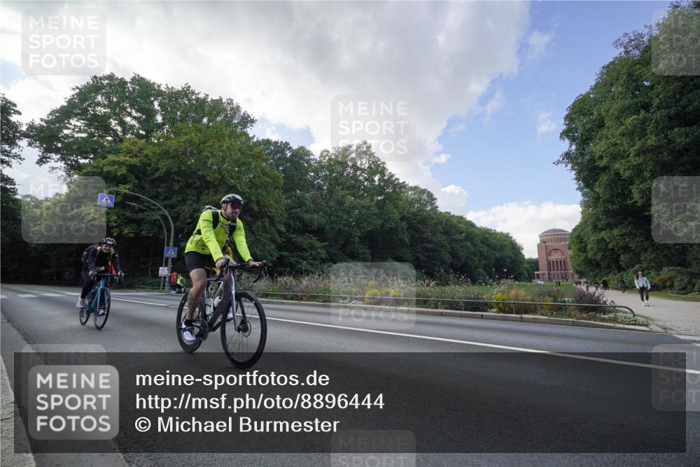 14.09.2025 - Stadtparktriathlon Michael Burmester http://msf.ph/oto/8896444 14.09.2025 14:15:22 Radfahren  meine-sportfotos.de