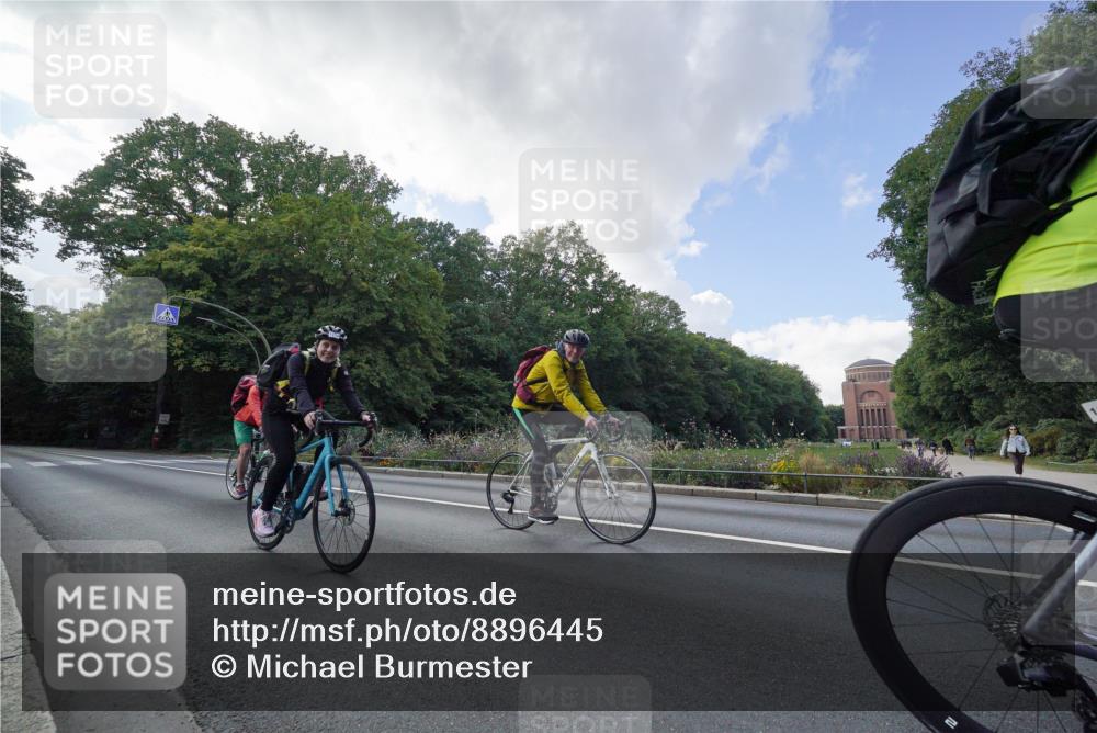 14.09.2025 - Stadtparktriathlon Michael Burmester http://msf.ph/oto/8896445 14.09.2025 14:15:22 Radfahren  meine-sportfotos.de