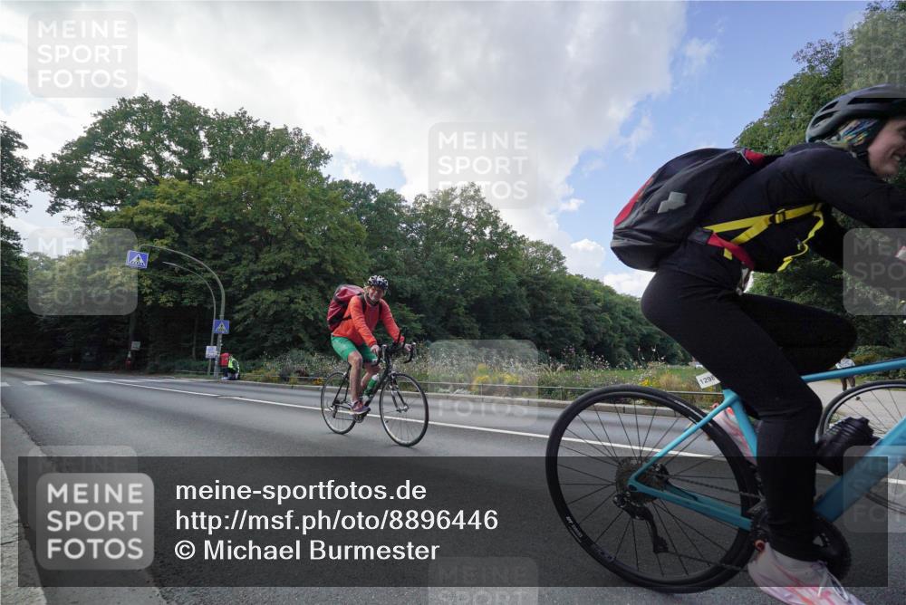 14.09.2025 - Stadtparktriathlon Michael Burmester http://msf.ph/oto/8896446 14.09.2025 14:15:23 Radfahren  meine-sportfotos.de