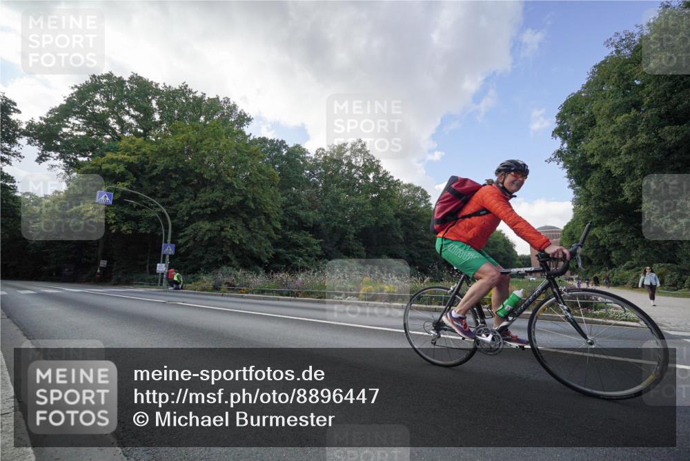 14.09.2025 - Stadtparktriathlon Michael Burmester http://msf.ph/oto/8896447 14.09.2025 14:15:23 Radfahren  meine-sportfotos.de