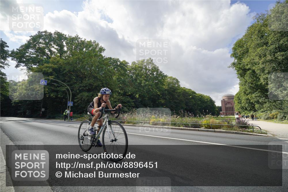 14.09.2025 - Stadtparktriathlon Michael Burmester http://msf.ph/oto/8896451 14.09.2025 14:24:37 Radfahren 1764 meine-sportfotos.de