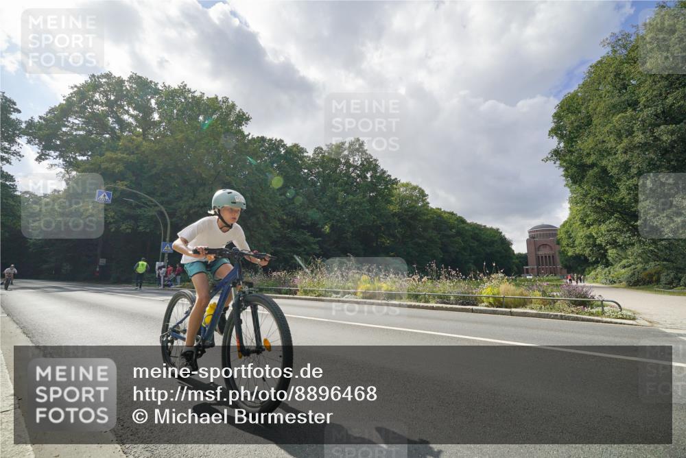 14.09.2025 - Stadtparktriathlon Michael Burmester http://msf.ph/oto/8896468 14.09.2025 14:25:11 Radfahren 1697, 1703, 1716, 1731, 1732, 1733, 1774, 1775, 1776, 1788 meine-sportfotos.de